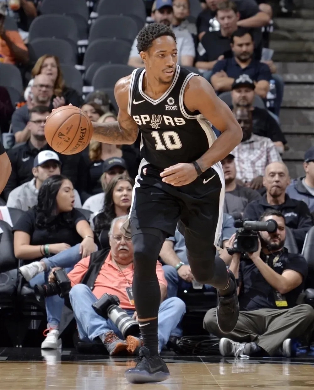 开云体育中国-魔术鏖战公牛，德罗赞扛起全队