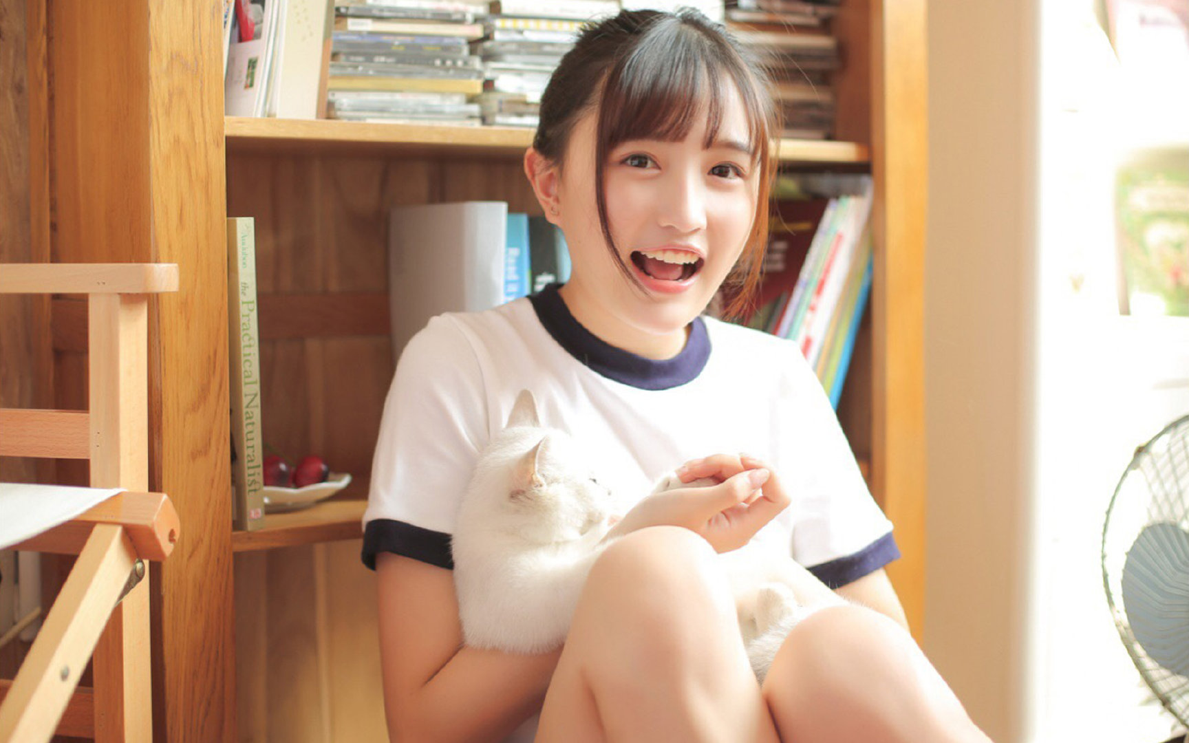 开云体育中国-今夜无眠，乔治的霓虹灯下独舞